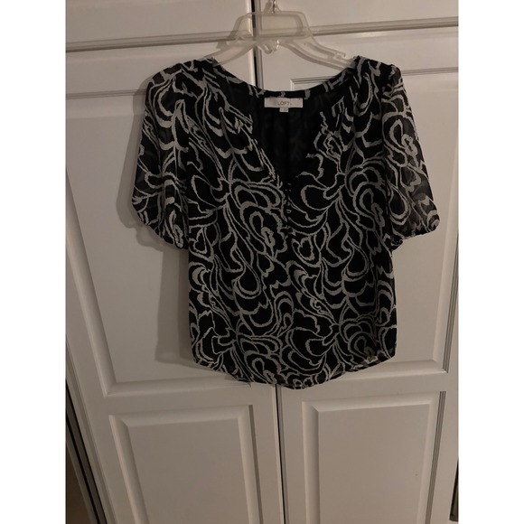 LOFT Tops - LOFT Black White Abstract Swirl Chiffon V-Neck Blouse Short Sleeve Lined Small